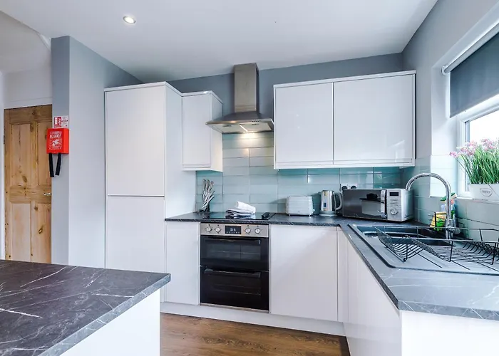 펜션 New! 3-bed Spacious In By 53 Degrees Property, Ideal For Groups, Free Parking!