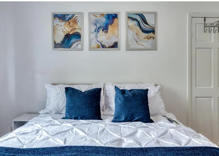 Full House, Massage Mattresses, Sleeps 6 Guests, Free Wifi, Free Parking, Free Netflix, Smart Tv