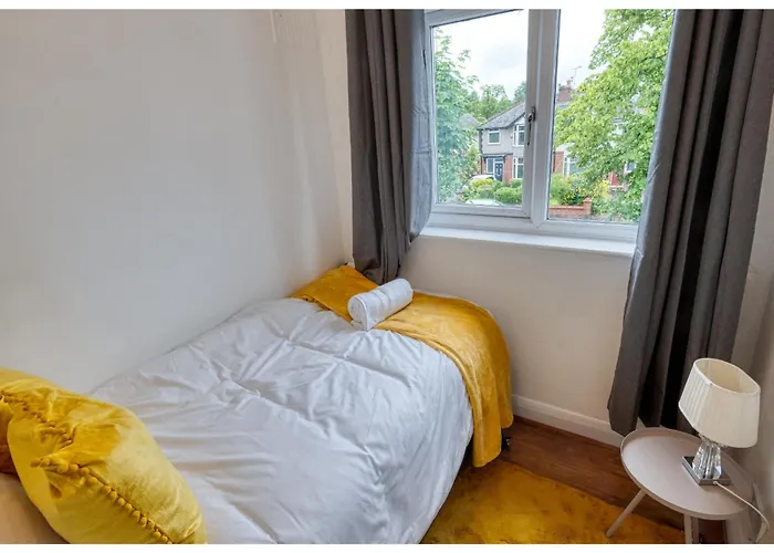Full House, Massage Mattresses, Sleeps 6 Guests, Free Wifi, Free Parking, Free Netflix, Smart Tv Manchester