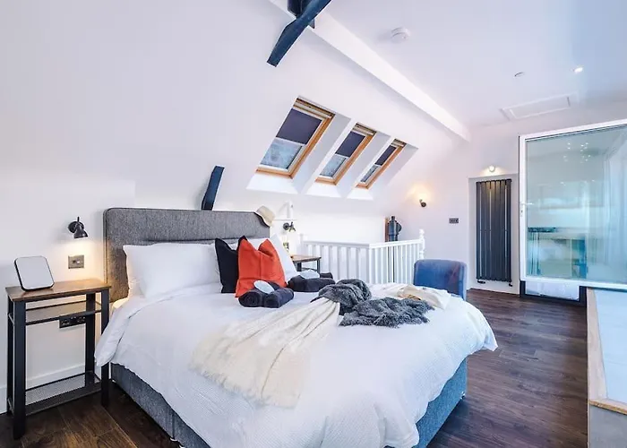 Incredible 3bed Townhouse, Rooftop Patio, Sleeps 6