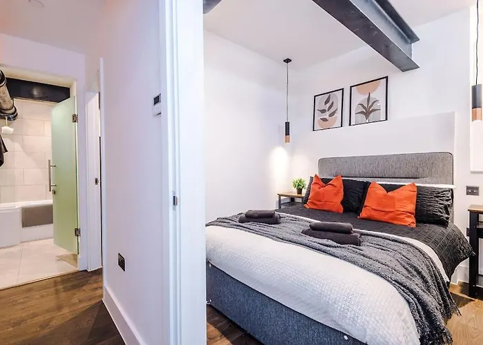 Incredible 3bed Townhouse, Rooftop Patio, Sleeps 6 *