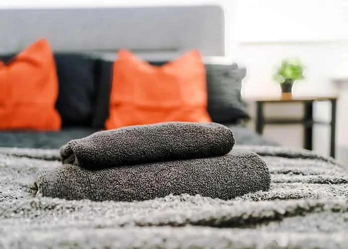 Incredible 3bed Townhouse, Rooftop Patio, Sleeps 6