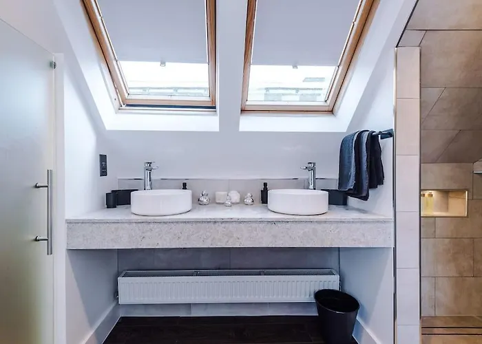 Incredible 3bed Townhouse, Rooftop Patio, Sleeps 6