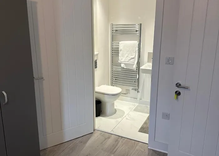 Lush King Ensuite In A Shared *
