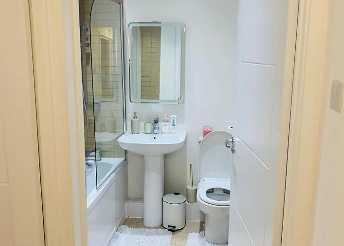 Live Coop Apartment-entire House With Free Parking And Garden- Etihad Stadium *