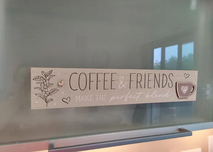 Free Private Parking - City Centre 2 Bedroom Ensuite Near Shopping & Financial Centre, Victoria Station & Ao Daire *