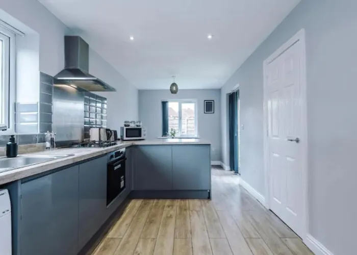 Lux 3 Bed 10 Mins From Centre - Parking & Netflix *