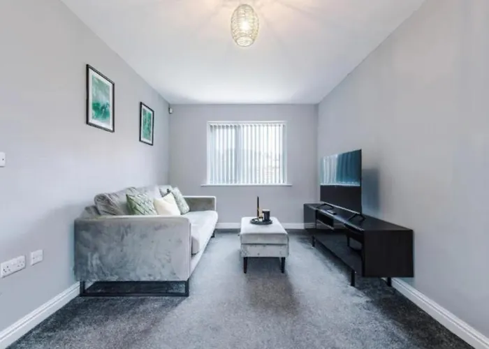 Lux 3 Bed 10 Mins From Centre - Parking & Netflix 度假居 *