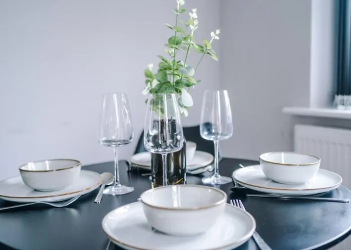 Lux 3 Bed 10 Mins From Centre - Parking & Netflix *