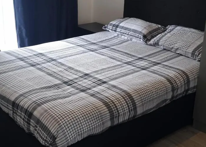 Lush King Ensuite In A Shared شقة