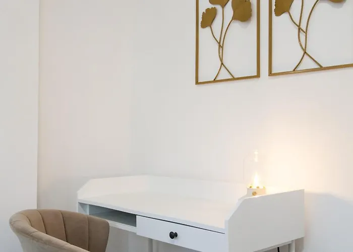 Entire Luxury In Old Trafford, Next To Mufc