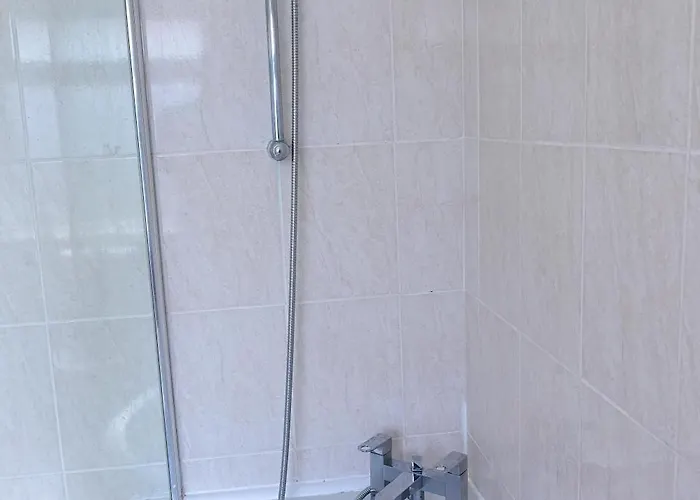 3 Bedroom House With En-suite Free Wifi And Parking בית נופש *