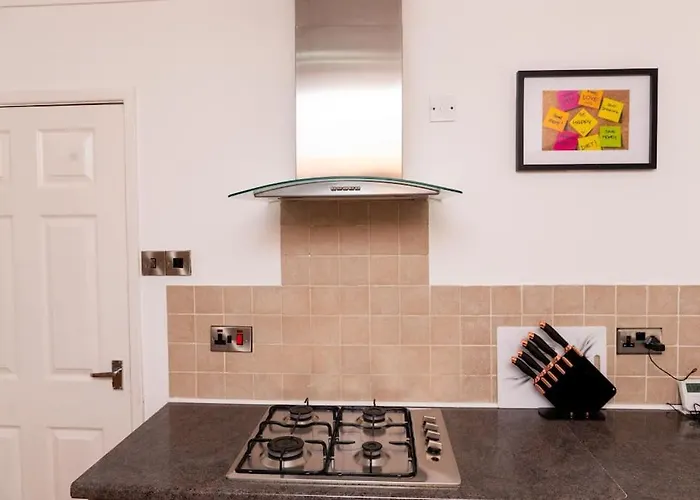 בית נופש 3 Bedroom House With En-suite Free Wifi And Parking *