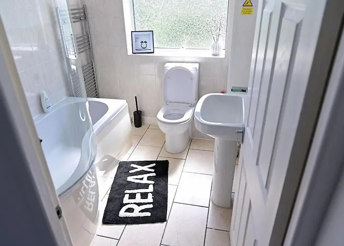 בית נופש 3 Bedroom House With En-suite Free Wifi And Parking מנצ'סטר