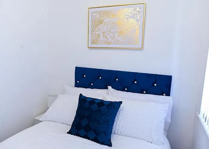 3 Bedroom House With En-suite Free Wifi And Parking בית נופש