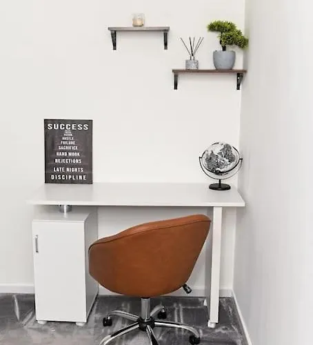 3 Bedroom House With En-suite Free Wifi And Parking מנצ'סטר