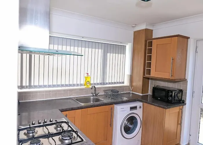 3 Bedroom House With En-suite Free Wifi And Parking מנצ'סטר