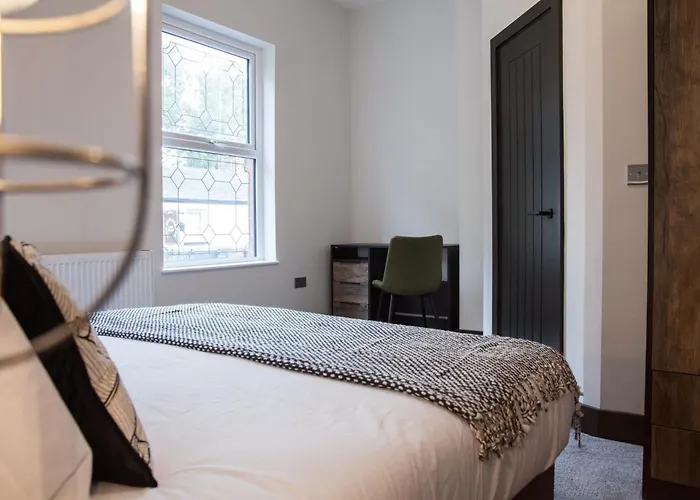 Apartament New! Stylish & Modern With Free Parking! Book Now! *