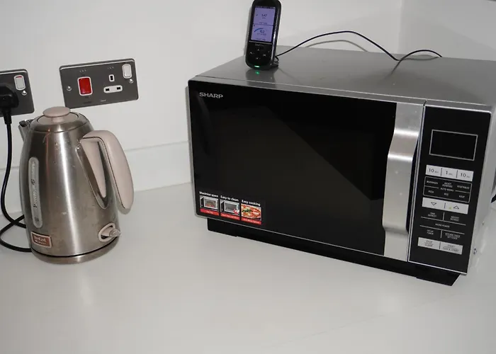 Luxury - Pick A - Free Parking & Kitchen Access, Near Etihad Stadium, The Coop Live & Piccadilly Station,