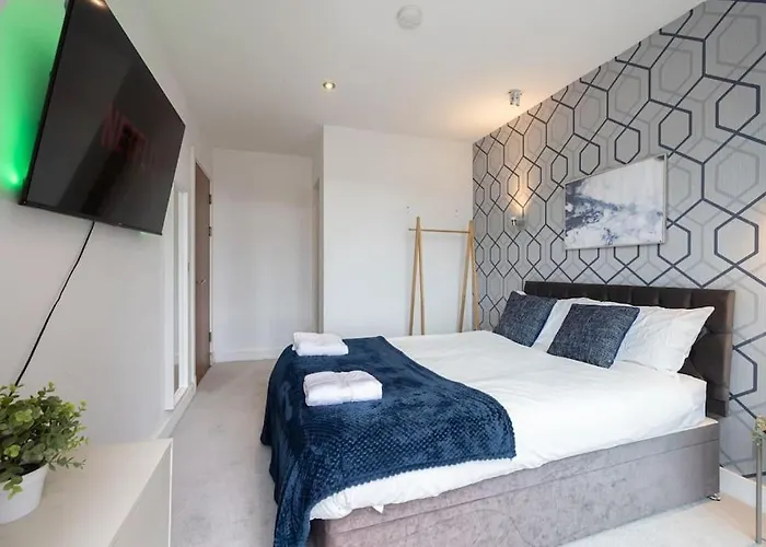 Near Centre,penthouse,etihad ,cooplive Apartman