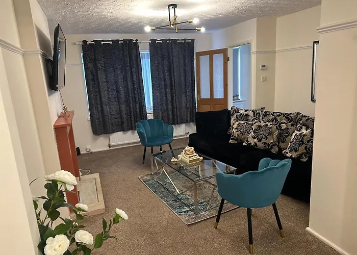 3 Bedroom Close To Stadium And Coop Live *