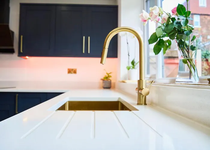 Chic Family With Garden Fire Pit & Event Space, Hot Tub 度假居 *