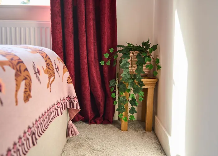 Chic Family With Garden Fire Pit & Event Space, Hot Tub 度假居