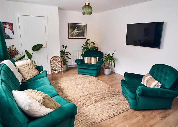 度假居 Chic Family With Garden Fire Pit & Event Space, Hot Tub *