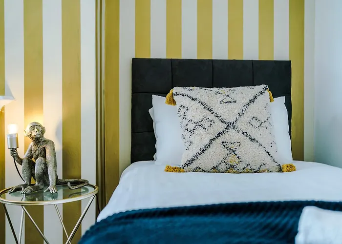 R&r At A Character Victorian *