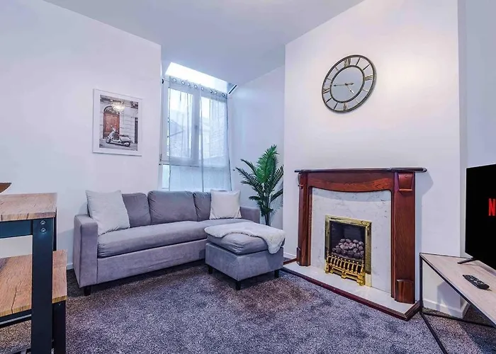 Feriehus Comfy Four Bedroom House With Parking Manchester