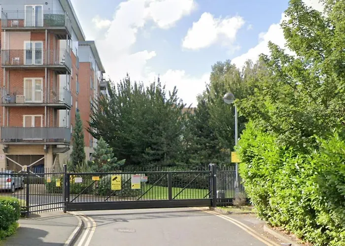 2 Bed Ensuite With Balcony And Free Onsite Secure Parking