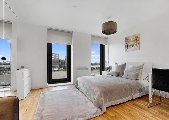 New! Media 1br Free Wifi Apartment Manchester