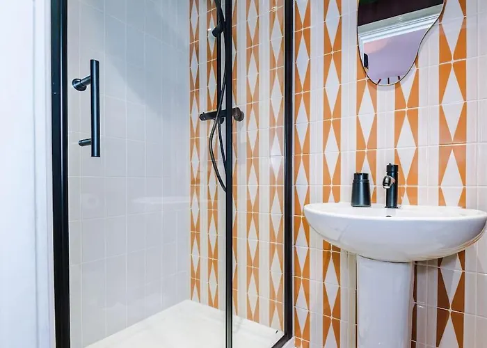 Modern 4-bedroom In Сasa de vacaciones Mánchester