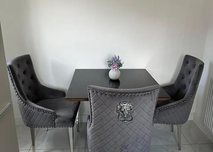 Lush Double With Shared Bathroom *