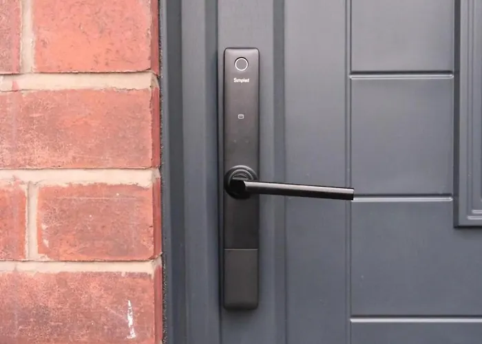 Tatil Evi Entire 3-bed House Sleeps 5 W Parking Manchester