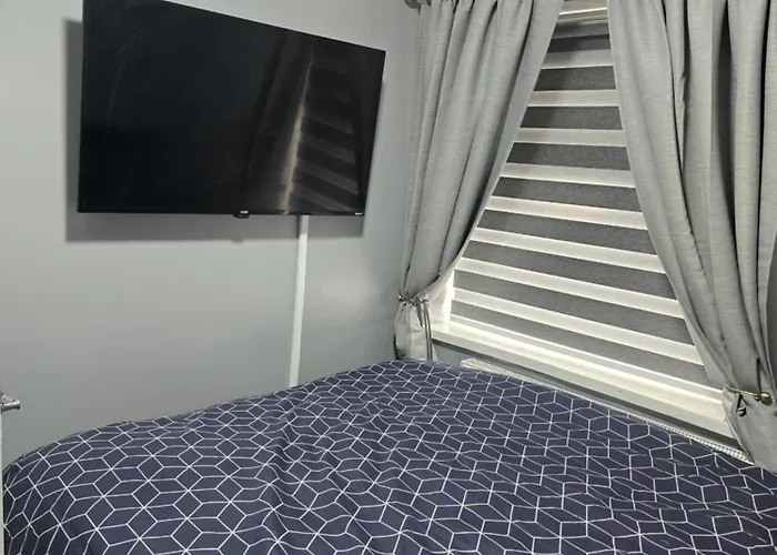 - House - Sleeps 6 - Parking - Garden