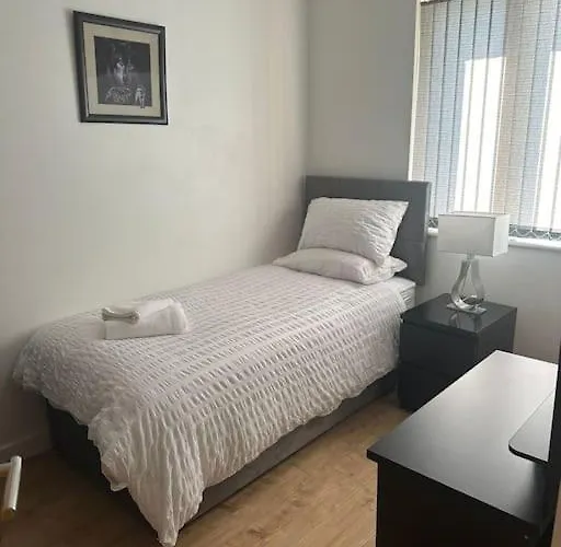 Сasa de vacaciones Luxury Modern Town House, Centre, Free Secured Parking *