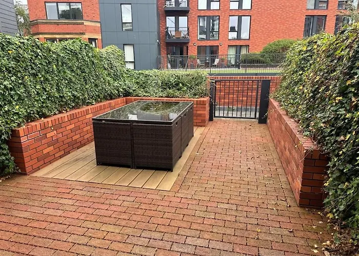 Сasa de vacaciones Luxury Modern Town House, Centre, Free Secured Parking *