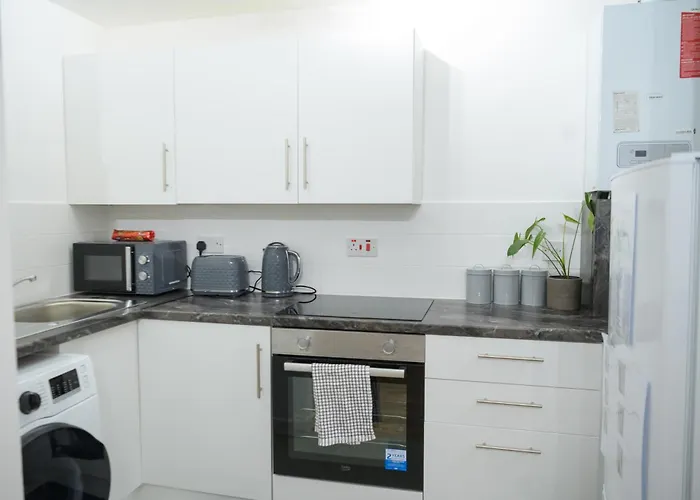 Silver Pines - 2br - King Bed - 6 Guests - Wi-fi - Free Parking Lejlighed