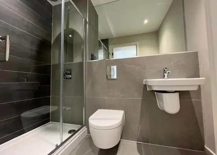 Luxurious, High-end 2-bedroom With Balcony * مانشستر