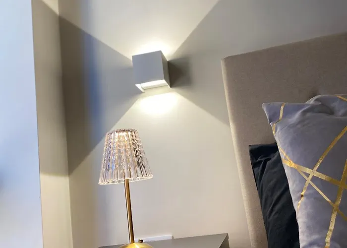 Luxurious, High-end 2-bedroom With Balcony