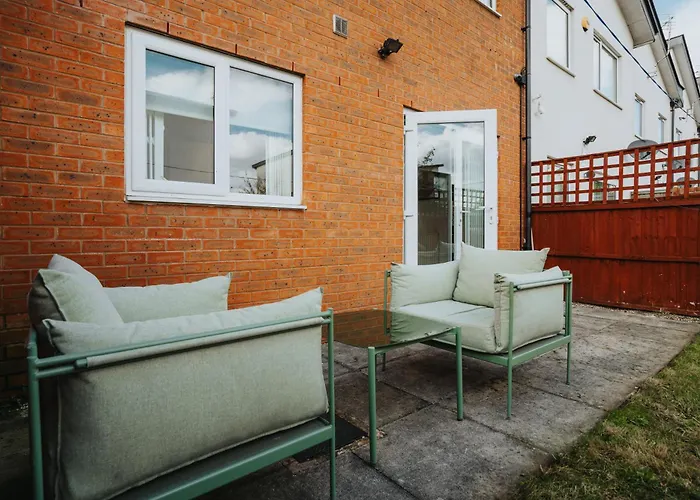 Etihad, & Coop Live - Free Parking - 10ppl Casa de Férias *