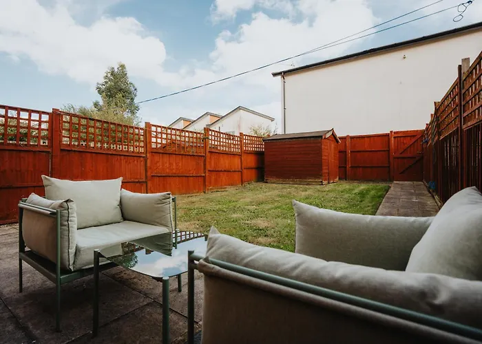 Casa de Férias Etihad, & Coop Live - Free Parking - 10ppl