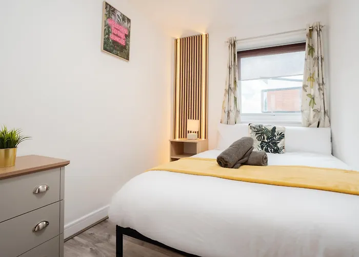 Etihad, & Coop Live - Free Parking - 10ppl Casa de Férias