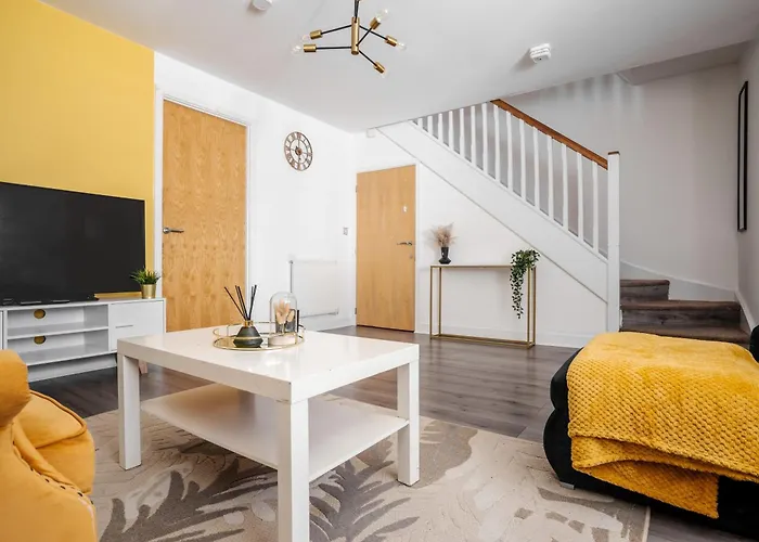 Etihad, & Coop Live - Free Parking - 10ppl *