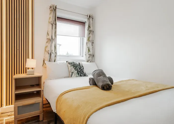 Etihad, & Coop Live - Free Parking - 10ppl Manchester