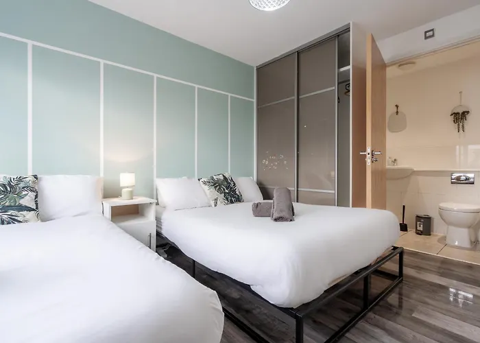 Casa de Férias Etihad, & Coop Live - Free Parking - 10ppl