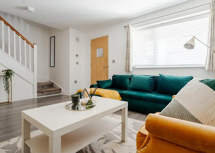 Casa de Férias Etihad, & Coop Live - Free Parking - 10ppl *