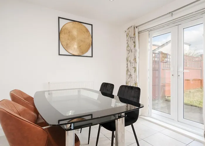 Etihad, & Coop Live - Free Parking - 10ppl Manchester