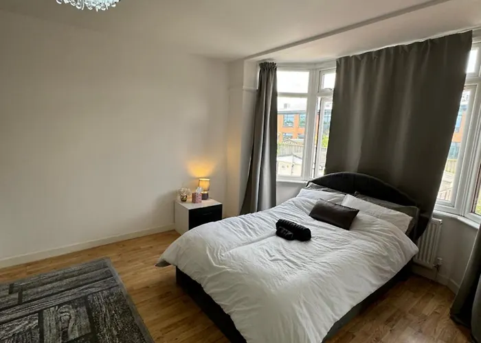 Elegant Estates Humble Abode 3 בית אירוח מנצ'סטר